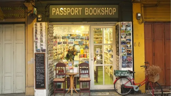 曼谷獨立書店「Passport Bookshop」：一間滿載旅遊選書的獨特城市風景
