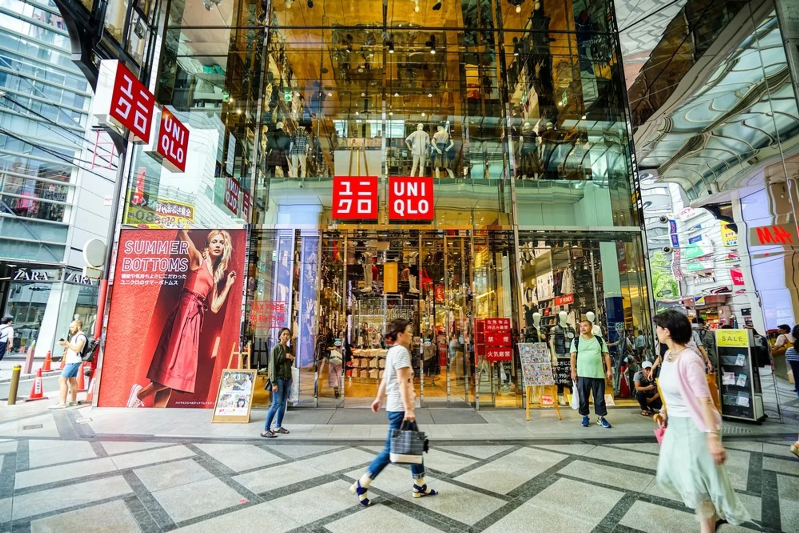 Uniqlo 市值突破千億，首度超車 Zara！它如何翻轉危機躍全球最大服飾零售商？