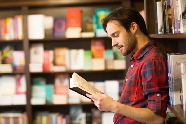 shutterstock_1033170454_reading.jpg