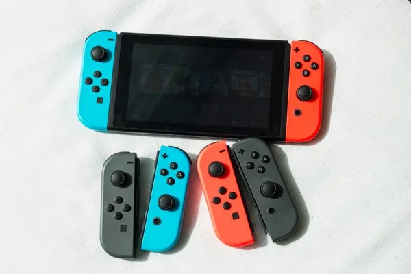 限編輯使用_shutterstock_nintendo_switch_1157863225.jpg