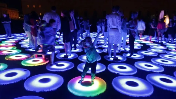 亮點3-全臺首度與知名紐約互動媒體藝術家Jen Lewin合作的互動藝術裝置「The Pool-許願