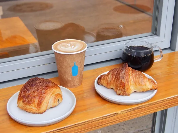 Blue Bottle Coffee Japan-秋葉原萬世橋.jpg