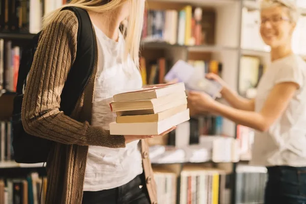 shutterstock_1033397722_bookstore.jpg
