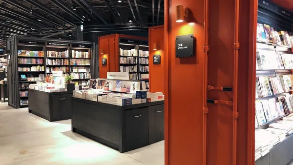 誠品生活台中三井店打造15座貨櫃書架呼應海港特色.jpg