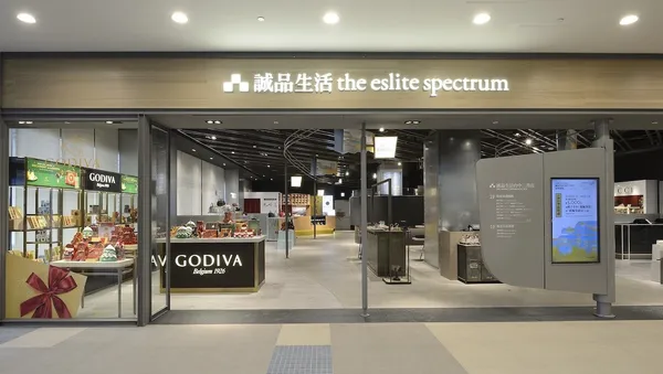 誠品生活台中三井店空間設計融入船舵、船艙、甲板、海浪意象體現海港特色.jpg