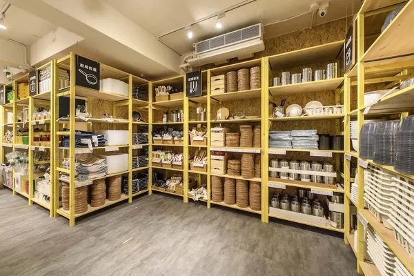 IKEA百元店-二樓產品區.jpg