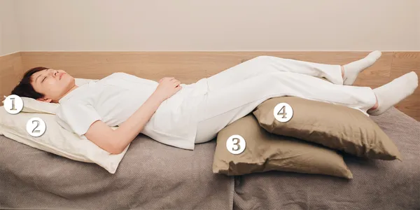 圖４：正躺的４個枕頭擺位.png