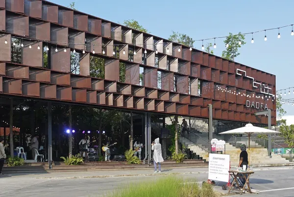 隱藏在曼谷小社區裡，連結鄰里與傳統的立體市集公園「Dadfa」