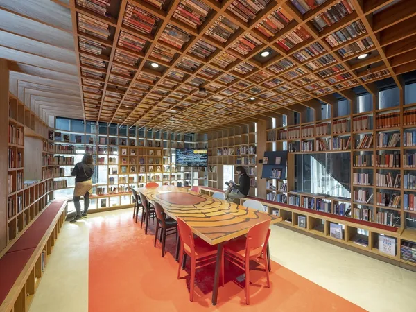 荷蘭LocHal圖書館_15_image_by_Ossip_Architectuurfotograf