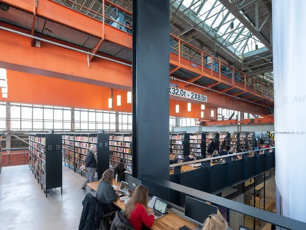 荷蘭LocHal圖書館_14_image_by_Ossip_Architectuurfotograf
