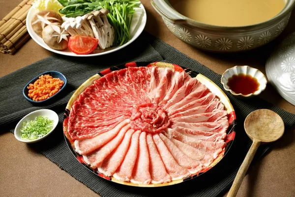 台畜ROU-12.職人手切火鍋肉片三品組.jpg