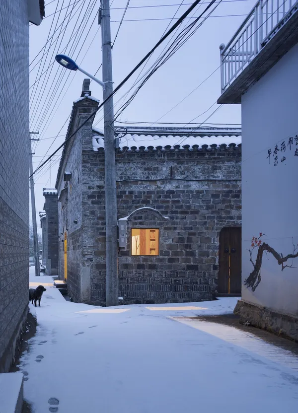 中國南京-蔣山書舍-02融入於村莊之中.jpg