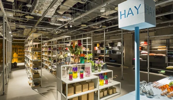 北歐家具登陸東京表參道！HAY打造附設咖啡座的快閃店，期間限定一年開張中