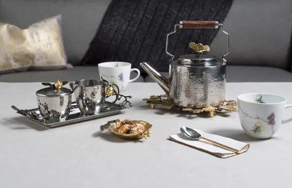 TEAPOTS.jpg