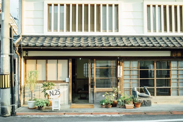 錢湯漢堡店、藝廊民宿、古物獨立書店，日本小鎮津山市的地方改造術！