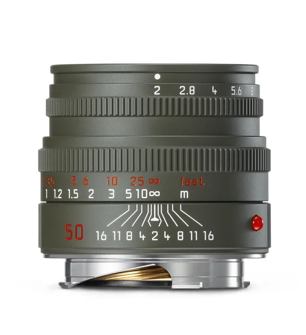 【新聞圖片7】與機身配套的 “Safari” 欖綠色漆面徠卡Summicron-M 50 mm F2
