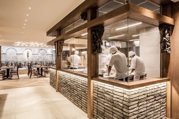 倫敦鼎泰豐-Open Concept Kitchen.jpg