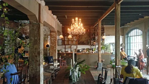 藥油工廠變身！老曼谷裡的新潮旅宿、咖啡館「Kanvela House/Buddha & Pals」