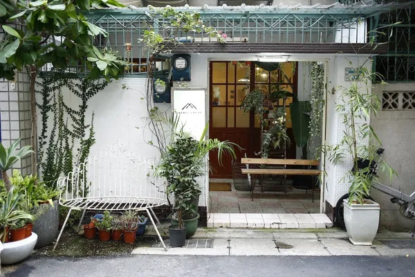 老屋內時光倒轉！歐式復古法式甜點店「Merci Créme」