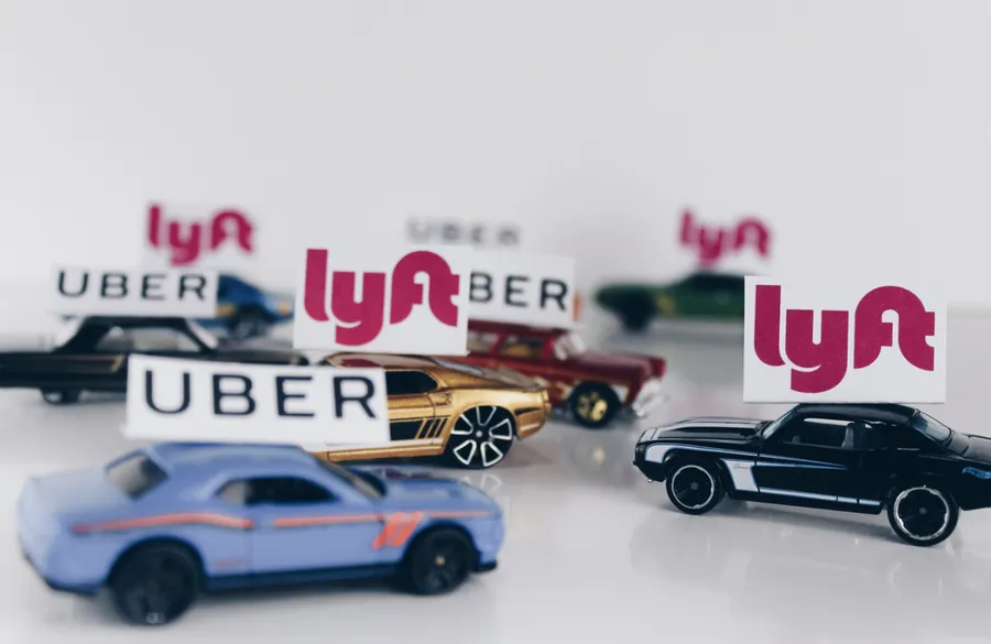 Uber、Lyft司機是僱員！加州法案明年元旦上路，從共享經濟企業看勞工權益的未來