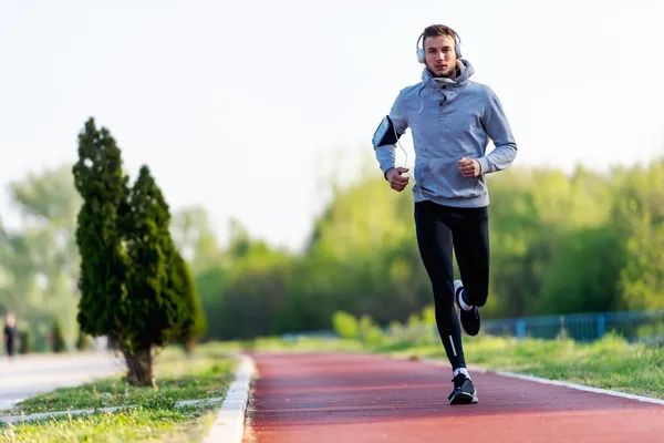 shutterstock_619624334_running.jpg