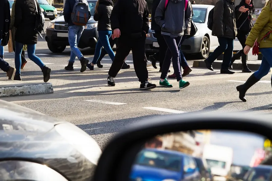行人馬路上動作難捉摸，無人車如何精準預測成挑戰