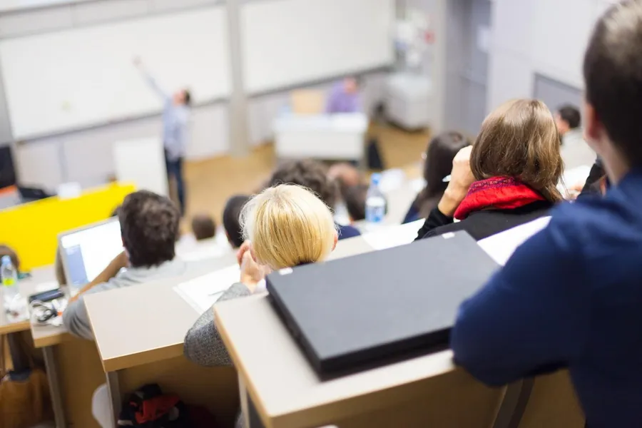 大學沒畢業也能投入科技業，缺工海嘯讓藍領人躋身成科技新貴