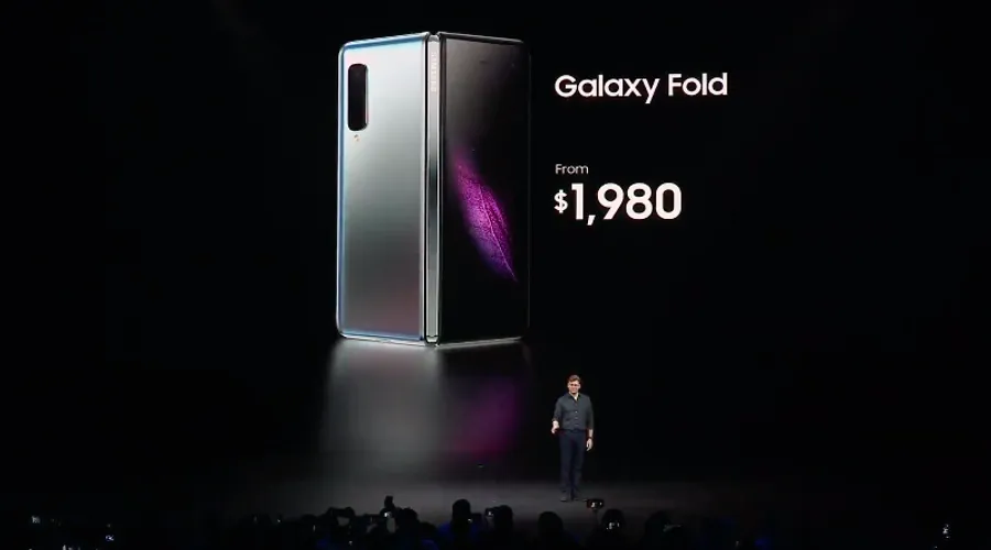 三星折疊手機8天後要開賣，外媒測試卻紛傳Galaxy Fold螢幕異常問題