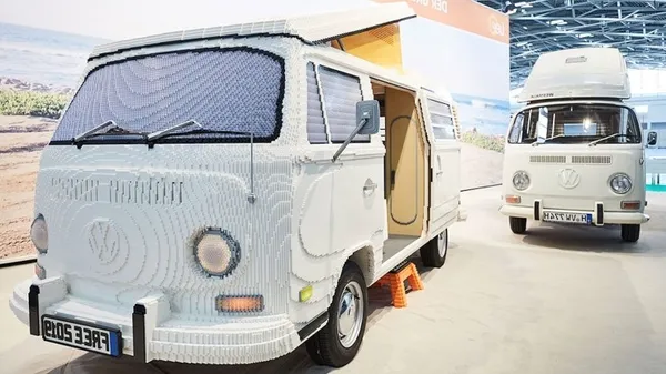 用Lego回憶經典車款！40萬個樂高積木，打造真實尺寸「福斯廂型車Kombi」！