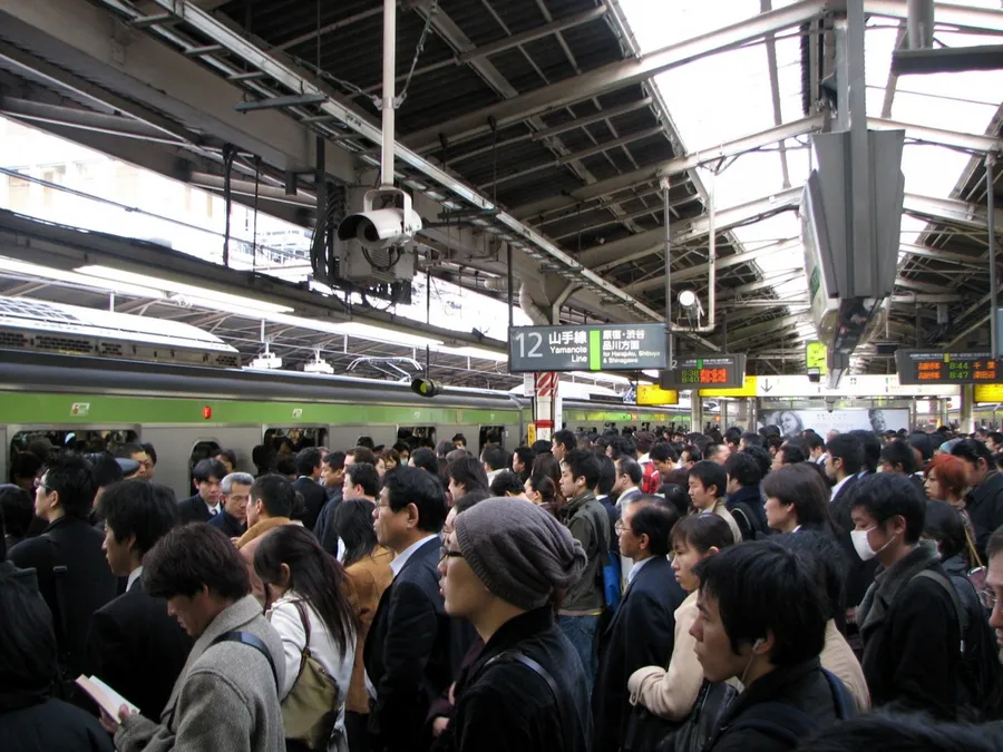 日本新冠肺炎疫情擴大，單日新增超過2.3萬例！逾9成為Delta變異株