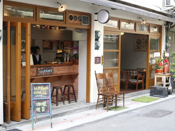 隱身老西服街，日式復古喫茶店「日向洋食」的特調大人味咖哩！