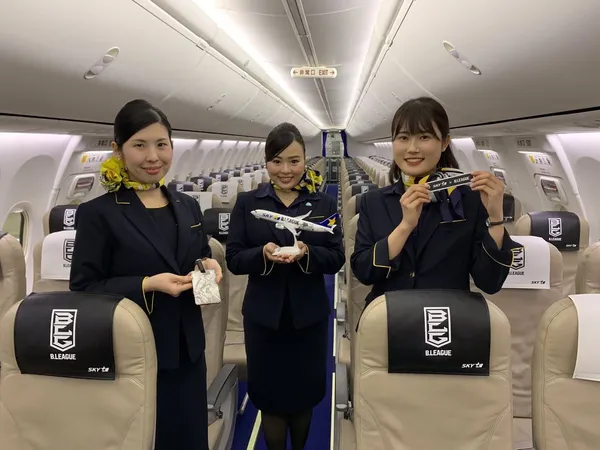井上雄彥B聯賽彩繪班機06.jpg