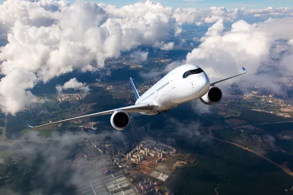 飛機_起飛_take off_airplane_shutterstock_523950889 (1)