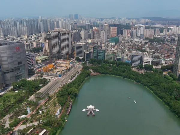 KAWS香港站.jpg