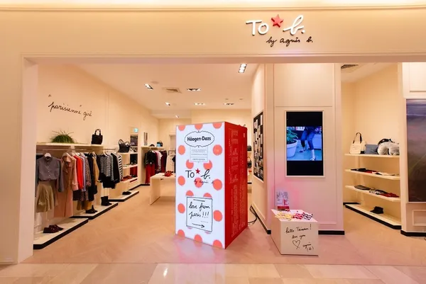To b. by agnès b.x Häagen-Dazs聯名雪糕 特製展示冰箱 店景(1).