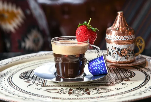 6.「戀戀土耳其! 伊斯坦堡莓果特調」使用Nespresso「土耳其伊斯坦堡咖啡」，同時讓草莓的酸甜