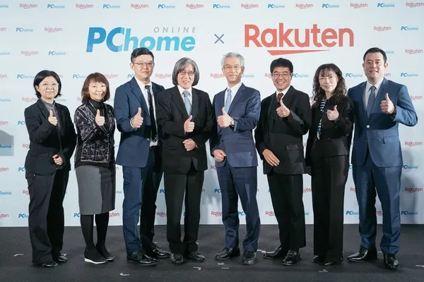 日本樂天和PChome網路家庭簽訂合作協議，推動台日策略聯盟。(由左至右：蘇芸、曾薫儀、蔡凱文、詹宏