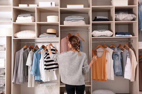 shutterstock_1293384706_clothes.jpg