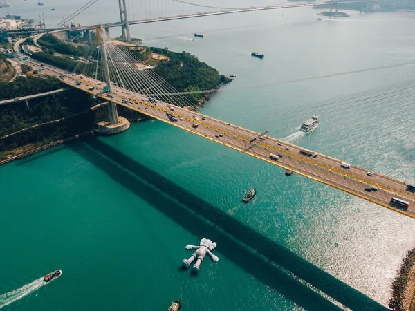 KAWS香港展出321_1_TingKauBridge_7.jpg