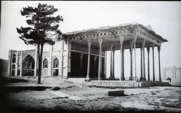 伊朗鏡殿-Pavillon_of_Aynekhane.jpg