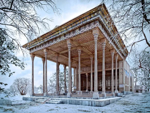 伊朗鏡殿-Reconstruction-of-Ayine-Khaneh-Palace.jpg