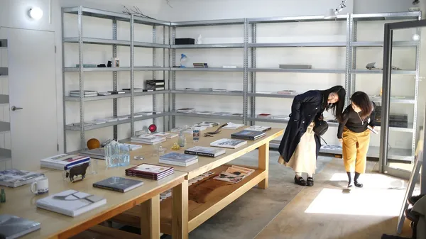 書的選物店：以藝術、服裝、攝影書籍為主軸，民生社區「Lucy Martin Art Bookshop&Café 」開張！