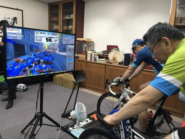 柯文哲Zwift.jpg