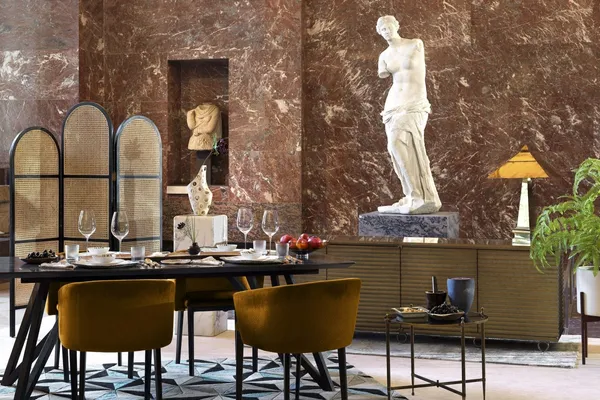 Airbnb-x-Louvre-©Julian-Abrams12-min.jpg
