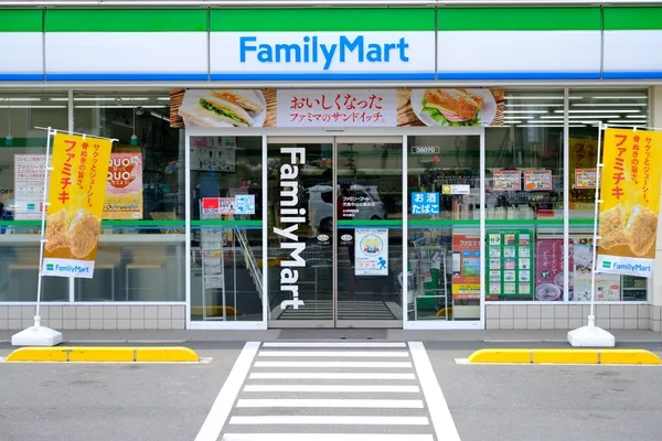 僅限刊物使用_shutterstock_614667752_familymart.jpg