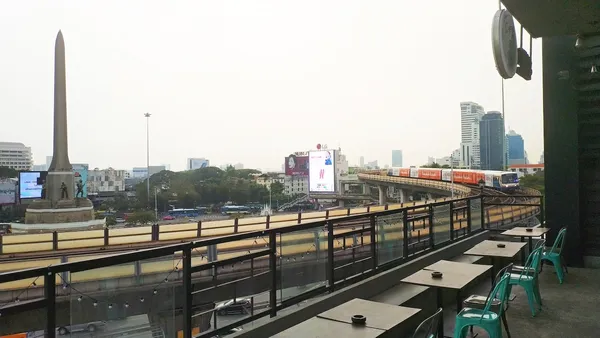 曼谷電車迷咖啡-Peak a boo.jpg