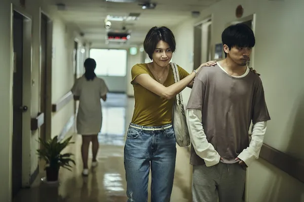5.《我們與惡的距離》劇照_曾沛慈與林哲熹(右)戲裡戲外情如真姐弟.jpg