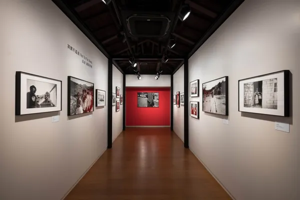 伍佰「其實不遙遠」攝影特展展覽現場照_1.jpg