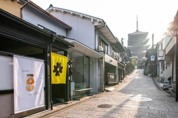 百年老舖策劃！京都八坂首間布丁專賣店開幕，「京 八坂布丁」口感濃郁、色彩斑斕的雙重饗宴