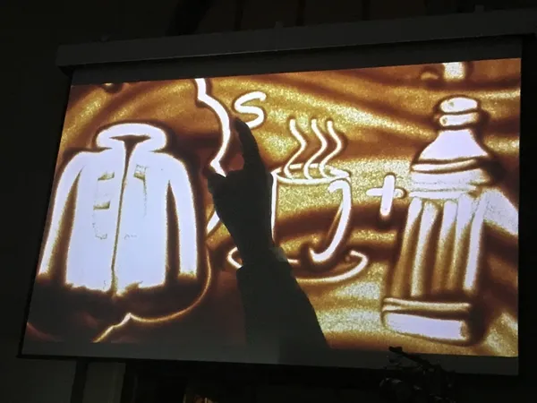 興采公司三十周年邀請到沙繪達人來述說咖啡渣與機能性布料的故事.jpg